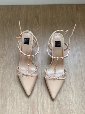 White House Black Market Nude Strappy Heel, size 8. New with Box!!